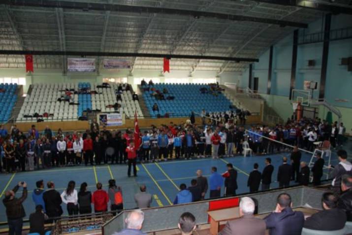 Gençler Badminton Şampiyonası Başladı